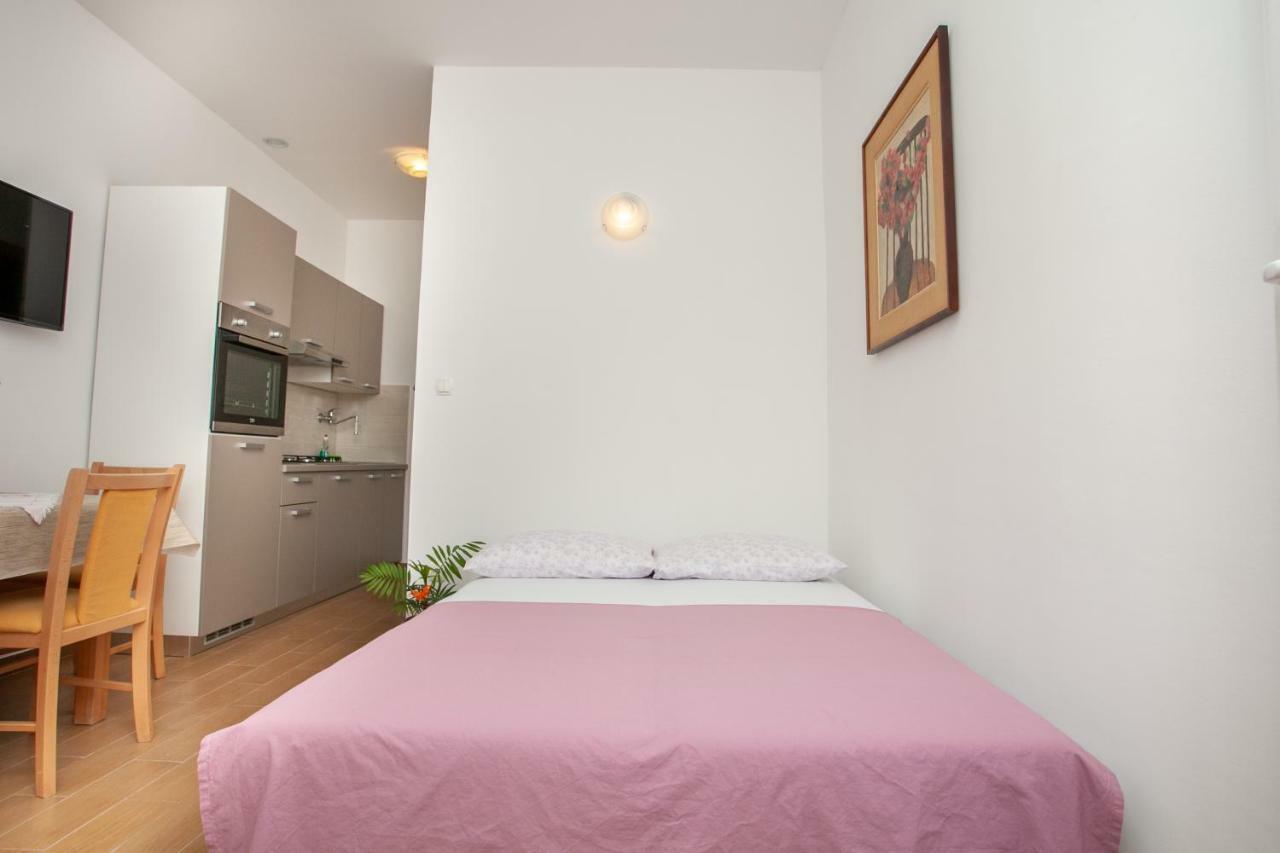 Ap Punta Next To Sandy Beach, Apartment With Garden Omis Ngoại thất bức ảnh