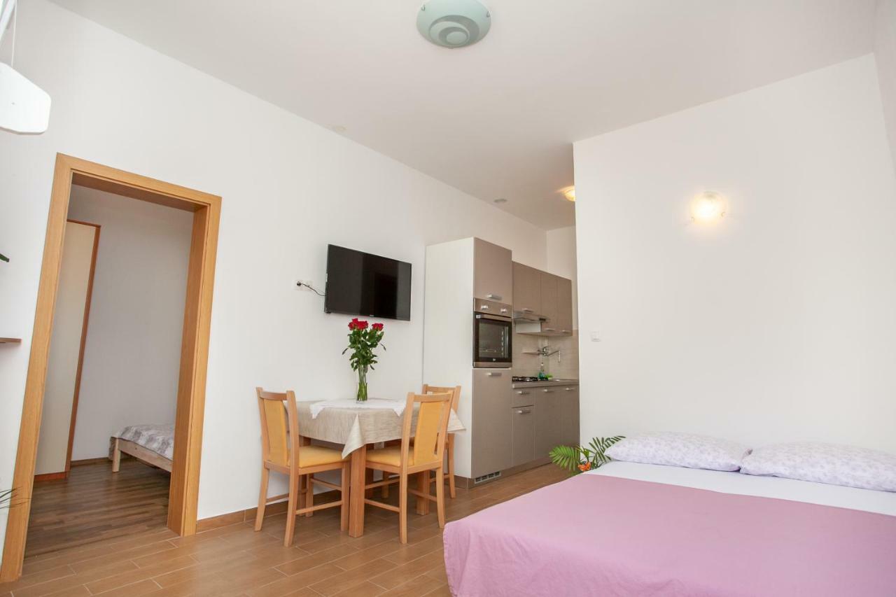 Ap Punta Next To Sandy Beach, Apartment With Garden Omis Ngoại thất bức ảnh