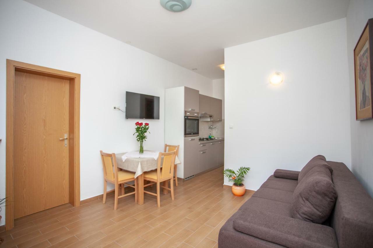Ap Punta Next To Sandy Beach, Apartment With Garden Omis Ngoại thất bức ảnh