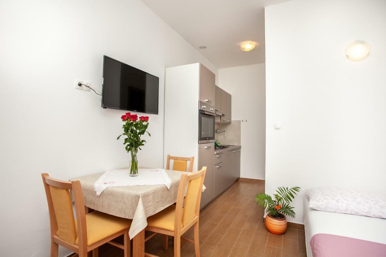 Ap Punta Next To Sandy Beach, Apartment With Garden Omis Ngoại thất bức ảnh