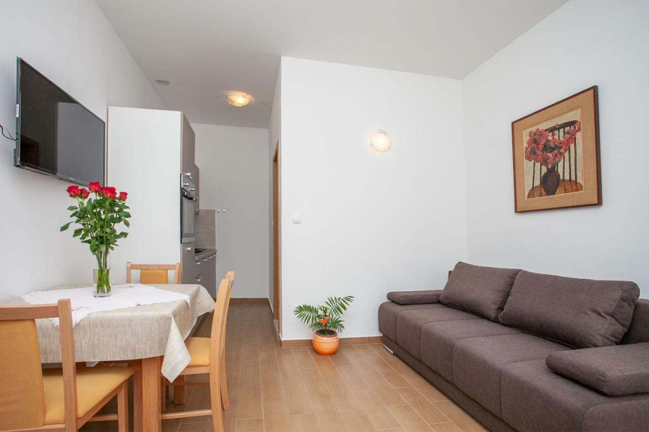 Ap Punta Next To Sandy Beach, Apartment With Garden Omis Ngoại thất bức ảnh