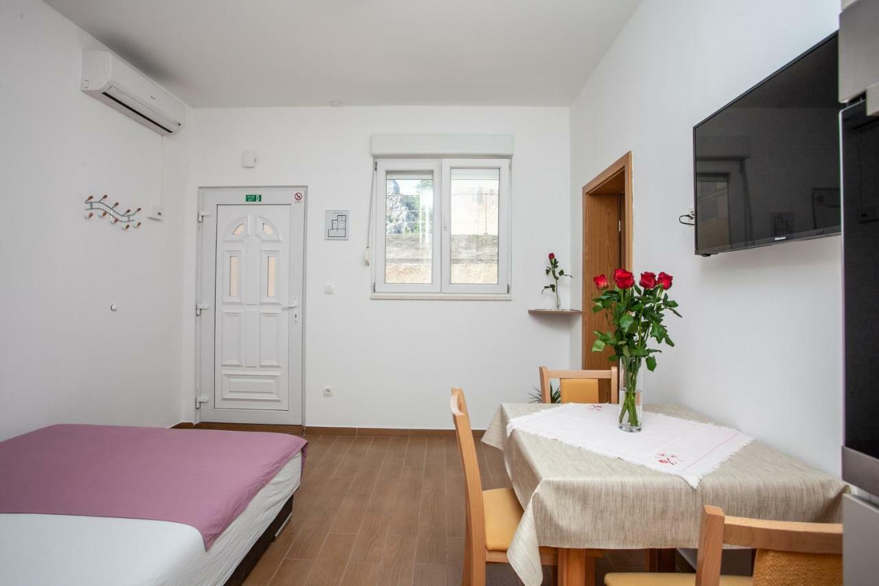 Ap Punta Next To Sandy Beach, Apartment With Garden Omis Ngoại thất bức ảnh