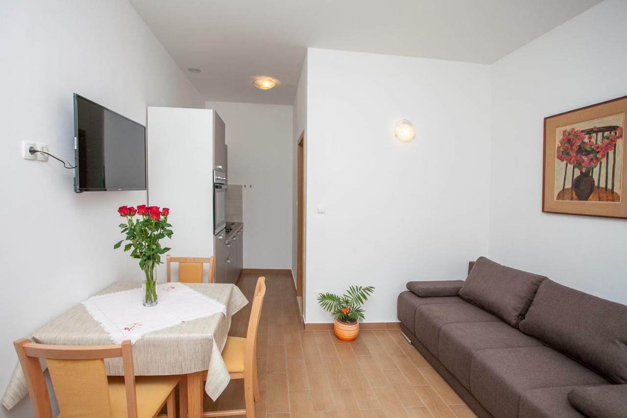Ap Punta Next To Sandy Beach, Apartment With Garden Omis Ngoại thất bức ảnh